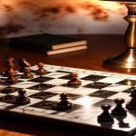 Czym jest gambit królowej w szachach?